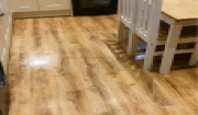 Lắp sàn gỗ tự nhiên cho phòng bếp không?