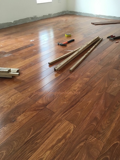 Công trình sàn nhà ốp tường gỗ Căm Xe quận Cầu Giấy