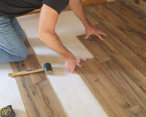 Cách lắp đặt sàn gỗ công nghiệp đúng kĩ thuật Cách lắp đặt sàn gỗ công nghiệp đúng kĩ thuật
