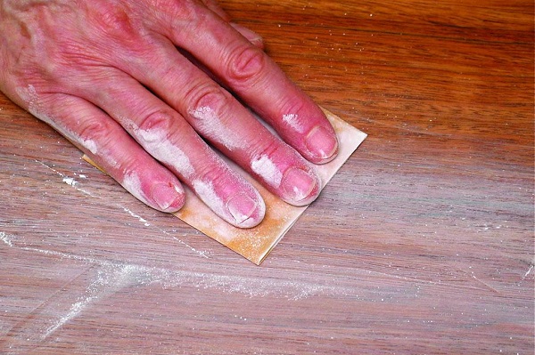 Chà nhám sàn gỗ Căm Xe tự nhiên