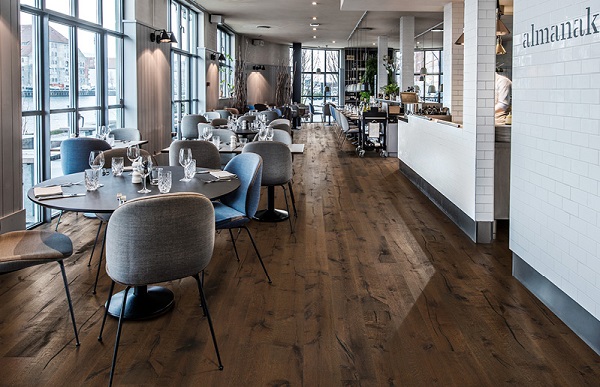 Cửa hàng  Showroom Sàn đen