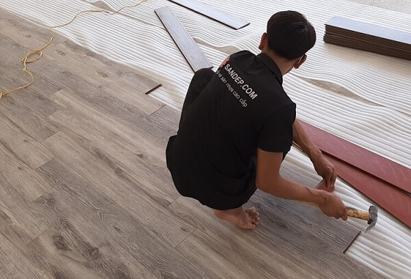 Đội thợ Sàn Đẹp thi công sàn gỗ Alsafloor