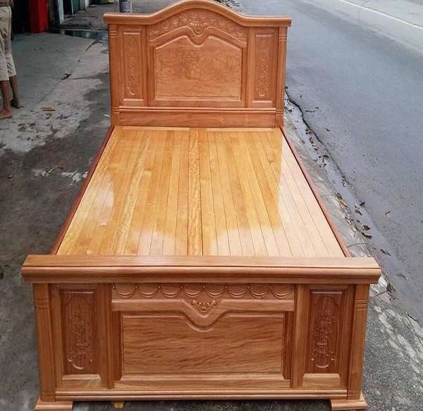 Giường gỗ Pơ Mu