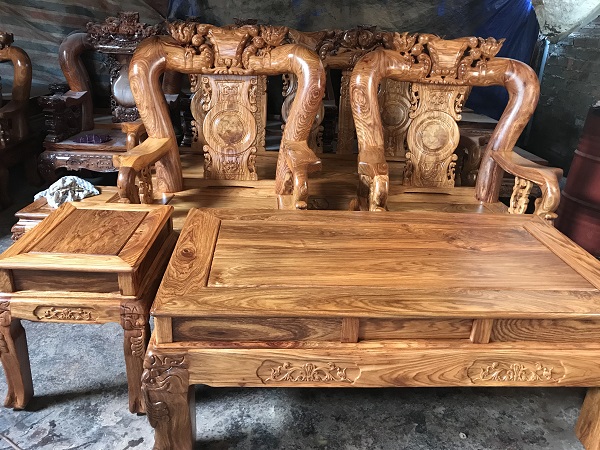 Bàn ghế làm gỗ hương vân Nam Phi