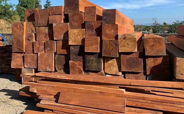 Gỗ Căm xe phôi lớn