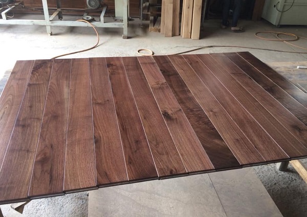 Gỗ Óc Chó có màu gì