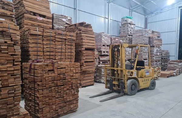 Kho sàn gỗ tự nhiên Sàn Đẹp