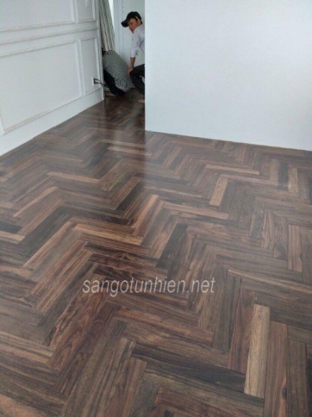 Công trình sàn gỗ chiu liu kiểu xương cá tại Khương Trung