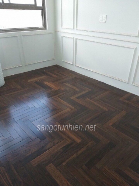 Công trình sàn gỗ chiu liu kiểu xương cá tại Khương Trung 3