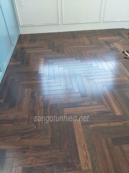 Công trình sàn gỗ chiu liu kiểu xương cá tại Khương Trung2