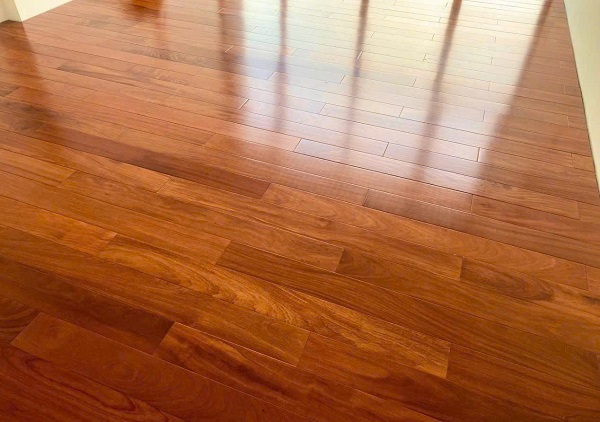Sàn gỗ Căm Xe màu bóng đẹp tự nhiên