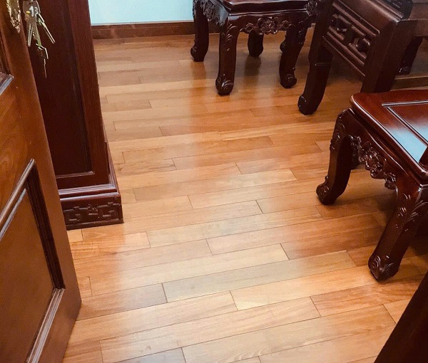 Sàn gỗ Căm Xe xuống màu cánh gián đẹp