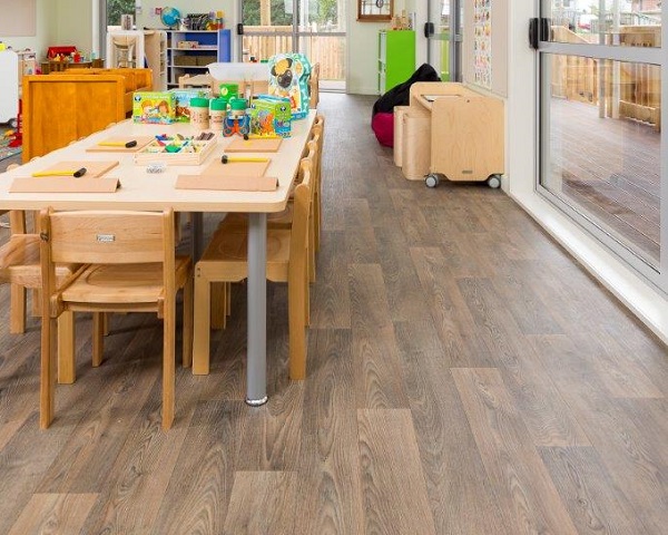 Sàn gỗ chống trầy xước tốt