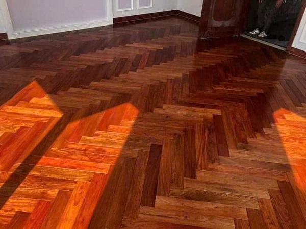 Sàn gỗ Giáng Hương xương cá cho nhà phố đẹp