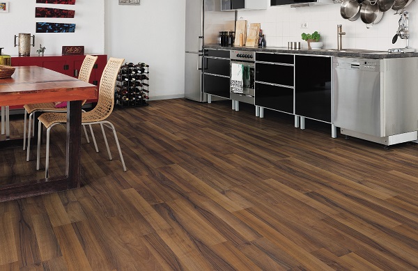Sàn gỗ màu nâu lắp Phòng bếp