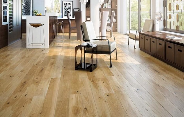 Sàn gỗ màu vàng nhạt mang vẻ đẹp tự nhiên 