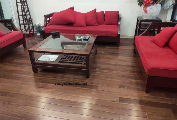Sàn gỗ Óc Chó đều màu hơn khi sử dụng