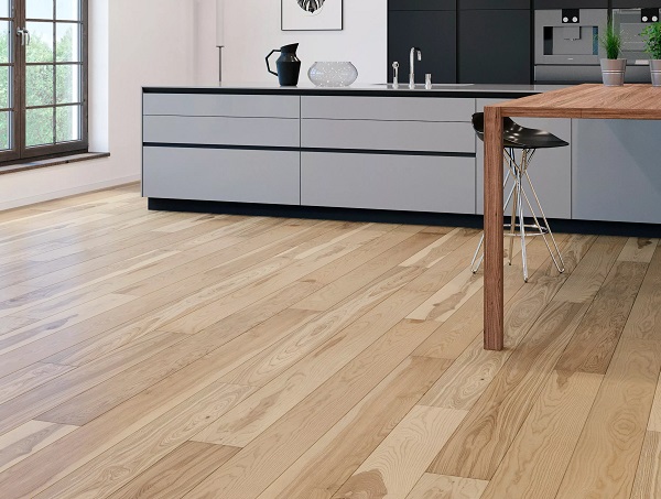 Sàn gỗ Tần Bì tự nhiên lát phòng bếp