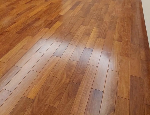 Sàn gỗ tự nhiên Căm Xe đều màu đẹp