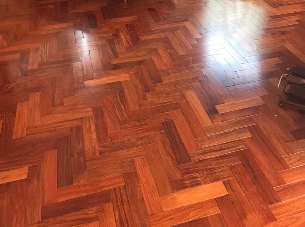 Sàn gỗ Xương Cá Giáng Hương kích thước 15 x 90 x 450mm