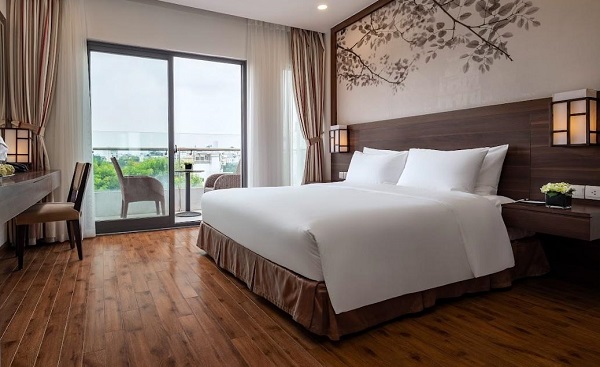 Sàn màu nâu lát Phòng ngủ