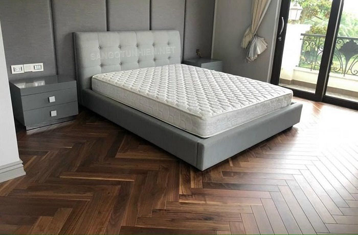 Thi công lắp ván sàn gỗ xương cá Óc Chó