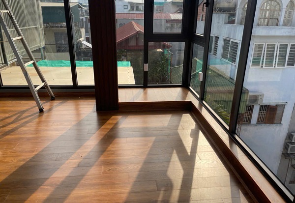 Thi công sàn gỗ công nghiệp tại nhà khách Lê Trọng Tấn