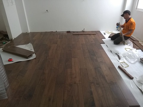 THi công ốp sàn Óc Chó tại Sàn Đẹp