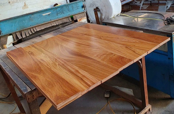 Trực tiếp từ nhà máy sản xuất Mẫu sàn gỗ Gõ Đỏ Nam Phi tại Sàn Đẹp