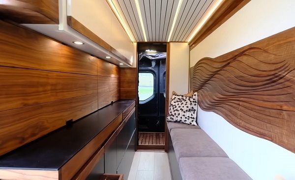 Xe RV lát gỗ Óc Chó