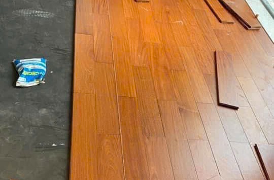 Sàn gỗ Căm Xe lắp xốp cao su 3mm